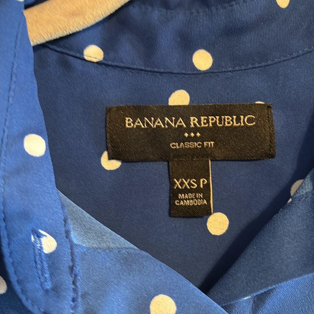 NWOT Banana Republic button down sleeveless blue polka dot shirt size XXS petite - Picture 2 of 7